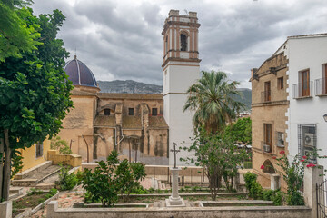 Vista de la Parroquia de Nuestra Señora de la Asunción y Ayuntamiento de Denia (Alicante, España)