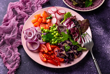 Ketogenic bowl with vegetables and salmon