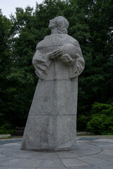 pomniki w parku śląskim , bohaterowie ślązcy karlik i karliczka © rob
