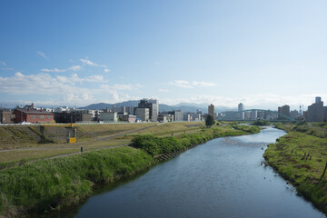 穏やかな豊平川の流れ