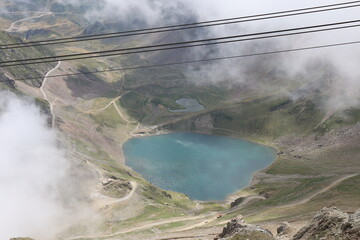 Le lac d'Oncet dans les Pyrénées, vu depuis le téléphérique du Pic du Midi, village de Sers,...