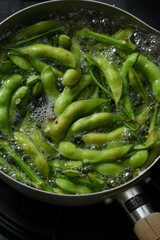 枝豆を茹でている様子