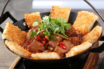 Chinese cuisine, Cantonese cuisine, hanging pot rice cake and beef brisket