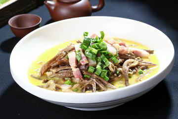Chinese cuisine, Cantonese cuisine, braised bacon with deer antler mushrooms