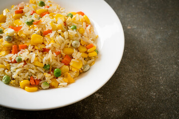 fried rice with mixed vegetable (carrot, green bean peas, corn) and egg