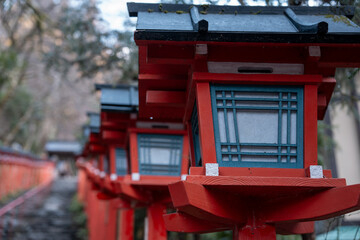 神社の赤い灯籠
