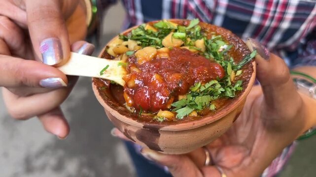 Benaras famous tomato chat sold in streets of Kolkata