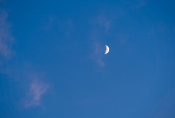 Zunehmender Mond, blauer Himmel, Bayern, Deutschland, Europa