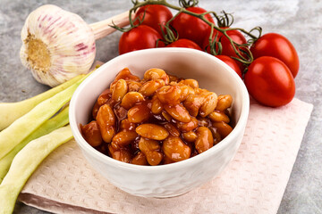 White baked bean in tomato sauce