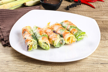Vietnamese spring roll with prawn and mango