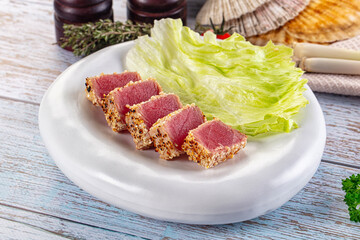 Tuna tataki roasted and raw