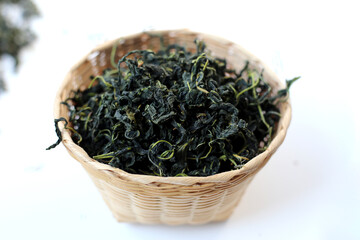 Dried mulberry leaves, commonly used for herbal tea and traditional remedies.