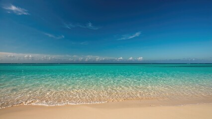 Obraz premium Scenic coastal view featuring vibrant blue waters and a peaceful beach setting