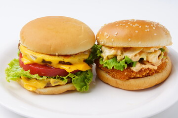 ダブルチーズバーガーと海老フィレオバーガー