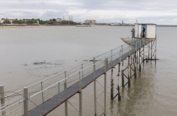 quai de Sautron à Saint-Nazaire en Loire Atlantique: pêcherie sur pilotis traditionnelle pour la...
