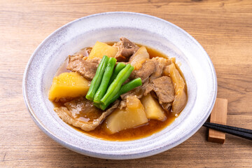 豚肉の肉じゃが