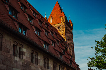 Obraz premium Old architectural building in Nuremberg city against blue bright sky. Cityscape