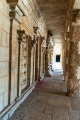 Un hall extérieur du temple airavaresvarer - Kumbakonam -TN -India 