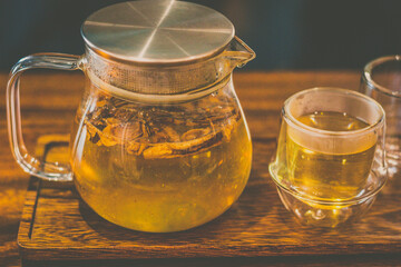 Roasted Bellflower Tea in a transparent teapot and two small glaases