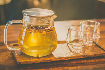 Roasted Bellflower Tea in a transparent teapot and two small glaases