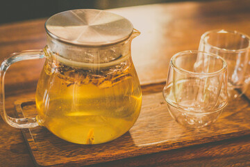 Roasted Bellflower Tea in a transparent teapot and two small glaases