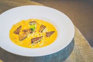 Fried Tempeh in Maple Sambal Udon Noodle
Fried Tempeh & udon noodle in homemade maple sambal sauce: iB’s version of Laksa