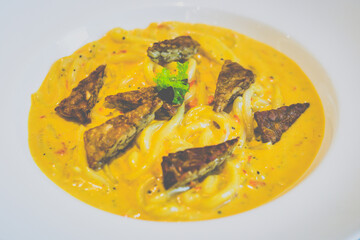 Fried Tempeh in Maple Sambal Udon Noodle
Fried Tempeh & udon noodle in homemade maple sambal sauce: iB’s version of Laksa