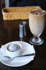 ごまのアイスとアイスカフェラテ
