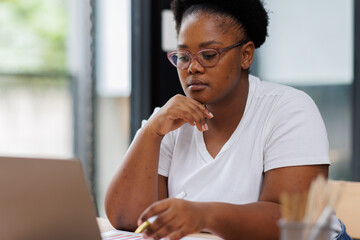 Naklejka premium Overworked African American business woman or female office worker suffering from neck pain after had a long day at work, massaging her neck. office syndrome concept 
