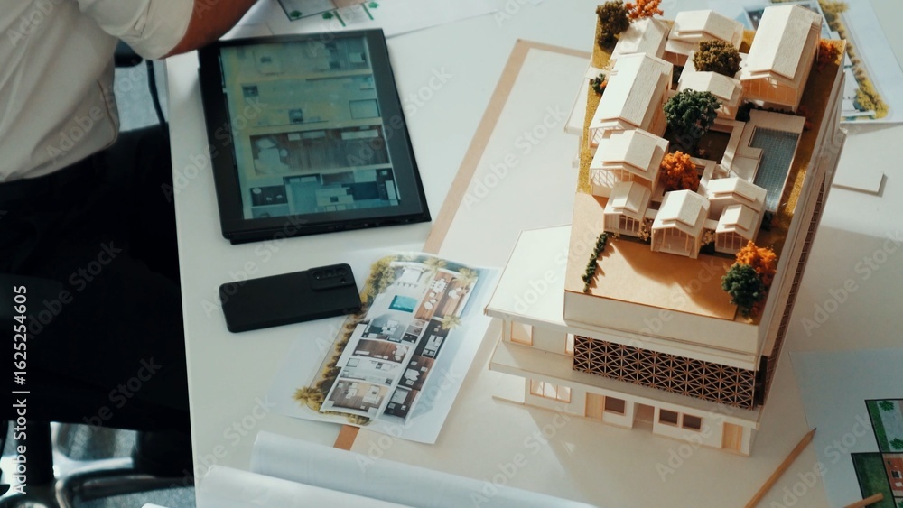 Aufkleber top view of project manager writing house idea on sticky notes while looking plan at tablet. aerial 