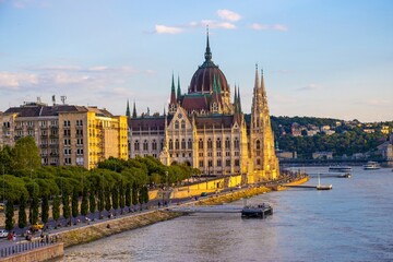 Fototapeta premium Hungarian Parliament in Budapest, a stunning architectural landmark and one of the most beautiful buildings in the capital.