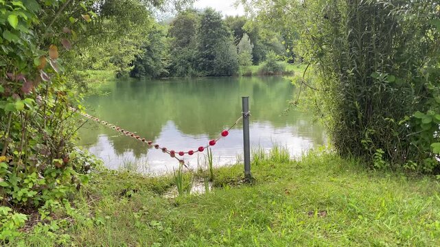 Absperrung See Fluss Sicherheit Wasserwacht Badegebiet Abgesperrter Schwimmbereich Absperrseil Badebereich