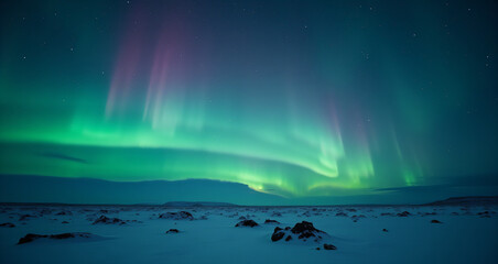 Naklejka premium Vivid Aurora Borealis Over Snow-Covered Landscape Under Starry Night Sky