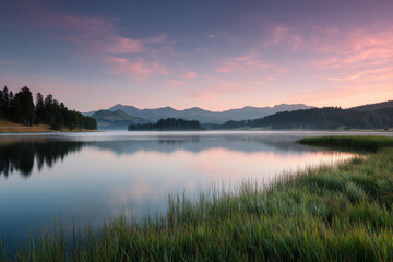 Obraz premium sunrise over lake