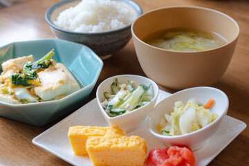 Healthy Japanese breakfast / 栄養バランスの和朝食

