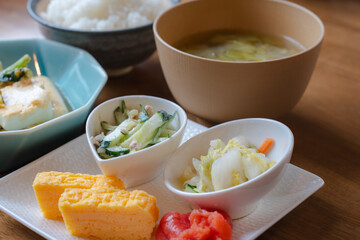 Healthy Japanese breakfast / 栄養バランスの和朝食
