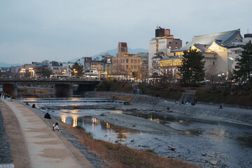 Obraz premium Kamo River at dusk