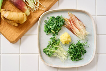 刻んだ薬味の盛り合わせ｜生姜・みょうが・大葉・小ねぎ・貝割れ大根