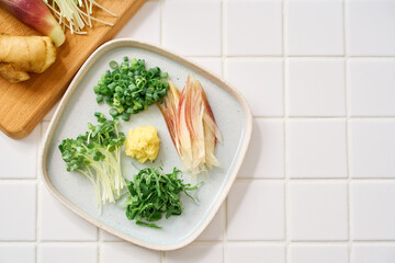 刻んだ薬味の盛り合わせ｜生姜・みょうが・大葉・小ねぎ・貝割れ大根