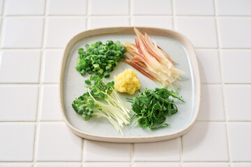 刻んだ薬味の盛り合わせ｜生姜・みょうが・大葉・小ねぎ・貝割れ大根
