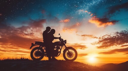 Obraz premium A breathtaking silhouette of a couple on a motorcycle during sunset, with a starry sky above. This romantic moment captures love, adventure, and the beauty of nature.