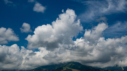 夏雲と青空　長野県白馬村