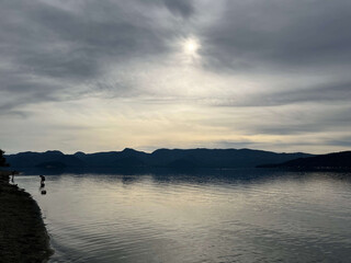 野山と湖