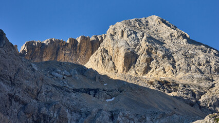 GRAN SASSO: Vallone delle Cornacchie , Corno Piccolo, Fiamme di Pietra e Rifugio Franchetti