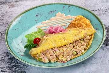Omelet witn canned tuna and onion