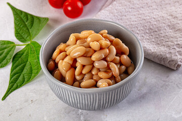 Canned white kidney beans in the bowl