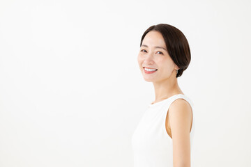 ミドル女性のビューティーイメージ