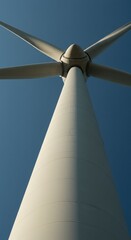Naklejka premium Low-Angle View of a Wind Turbine Against a Clear Blue Sky