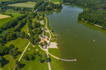 Ausblick auf den Bucher Stausee im Ostalbkreis, einem Hochwasserrückhaltebecken der Oberen Jagst