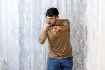 Man pointing forward while making a focus gesture with his hand